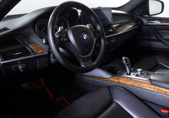 Подержанный автомобиль BMW X6 2008 года (15 фото)