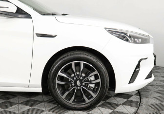 Подержанный автомобиль JAC J7 2023 года (5 фото)