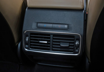 Подержанный автомобиль Land Rover Discovery Sport 2024 года (20 фото)