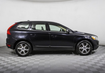 Подержанный автомобиль Volvo XC60 2011 года (4 фото)