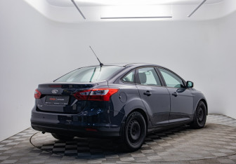 Подержанный автомобиль Ford Focus Sedan 2011 года (5 фото)