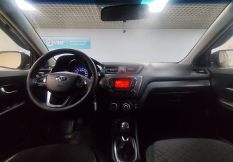Подержанный автомобиль Kia Rio Sedan 2013 года (13 фото)