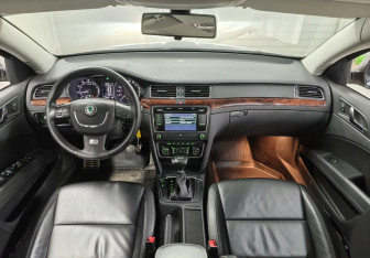 Подержанный автомобиль Skoda Superb Wagon 2013 года (14 фото)