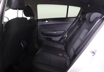 Подержанный автомобиль Kia Sportage 2021 года (11 фото)