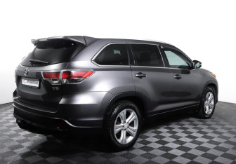 Подержанный автомобиль Toyota Highlander 2014 года (5 фото)