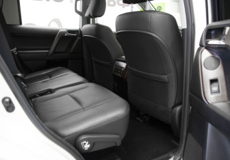 Подержанный автомобиль Toyota Land Cruiser Prado 2016 года (32 фото)