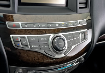 Подержанный автомобиль Infiniti QX60 2018 года (20 фото)