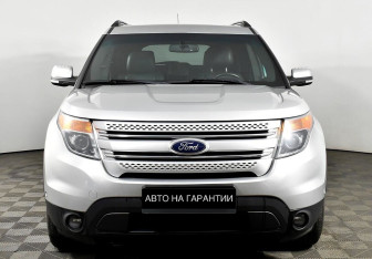 Подержанный автомобиль Ford Explorer 2015 года (2 фото)
