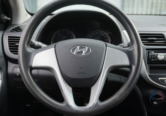 Подержанный автомобиль Hyundai Solaris Sedan 2014 года (14 фото)