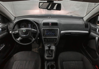 Подержанный автомобиль Skoda Octavia Liftback 2013 года (11 фото)