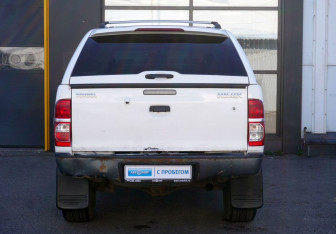 Подержанный автомобиль Toyota Hilux 2013 года (6 фото)