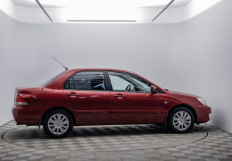 Подержанный автомобиль Mitsubishi Lancer Sedan 2006 года (4 фото)