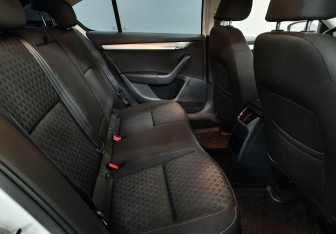 Подержанный автомобиль Skoda Octavia Liftback 2016 года (13 фото)