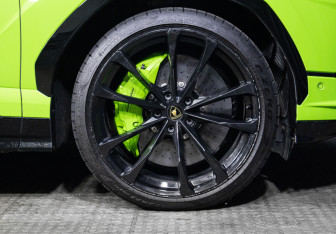 Подержанный автомобиль Lamborghini Urus 2023 года (35 фото)