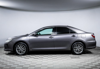 Подержанный автомобиль Toyota Camry Sedan 2016 года (8 фото)