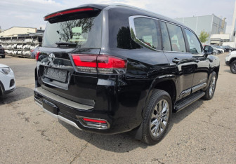 Новый Toyota Land Cruiser Suv 2025 (4 фото)