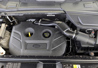 Подержанный автомобиль Land Rover Discovery Sport 2015 года (9 фото)