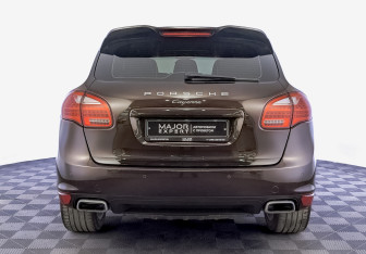 Подержанный автомобиль Porsche Cayenne 2014 года (6 фото)