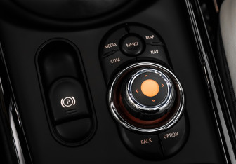 Подержанный автомобиль MINI Clubman Wagon 2020 года (21 фото)