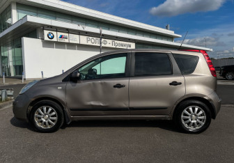 Подержанный автомобиль Nissan Note 2008 года (8 фото)