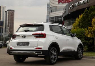 Подержанный автомобиль Chery Tiggo 4 2022 года (4 фото)
