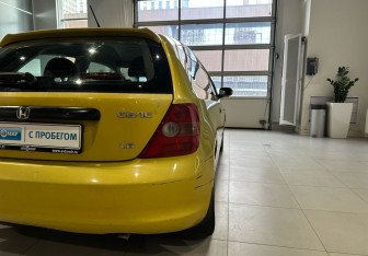 Подержанный автомобиль Honda Civic Hatchback 2001 года (9 фото)