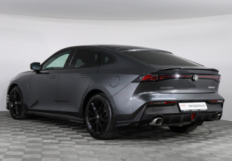 Подержанный автомобиль Changan UNI-V 2023 года (7 фото)