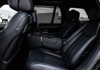 Подержанный автомобиль Land Rover Range Rover 2025 года (13 фото)