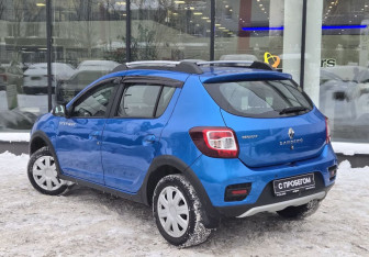 Подержанный автомобиль Renault Sandero 2018 года (6 фото)