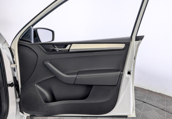 Подержанный автомобиль Skoda Rapid Liftback 2019 года (24 фото)