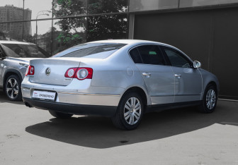 Подержанный автомобиль Volkswagen Passat Sedan 2007 года (4 фото)
