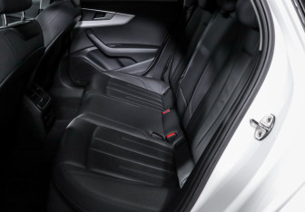 Подержанный автомобиль Audi A4 Sedan 2020 года (9 фото)
