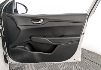 Подержанный автомобиль Hyundai Solaris Sedan 2021 года (24 фото)