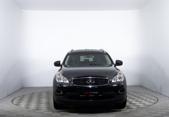 Подержанный автомобиль Infiniti QX50 2015 года (2 фото)