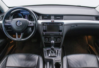 Подержанный автомобиль Skoda Superb Wagon 2014 года (15 фото)
