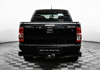 Подержанный автомобиль Toyota Hilux 2014 года (4 фото)