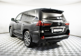 Подержанный автомобиль Lexus LX 2016 года (7 фото)