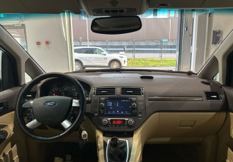 Подержанный автомобиль Ford C-MAX 2007 года (15 фото)