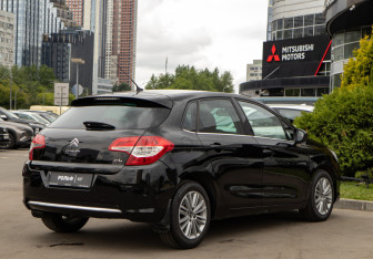 Подержанный автомобиль Citroen C4 Hatchback 2011 года (4 фото)