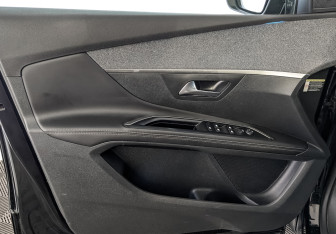 Подержанный автомобиль Peugeot 5008 Suv 2018 года (19 фото)