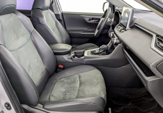 Подержанный автомобиль Toyota RAV4 2022 года (24 фото)