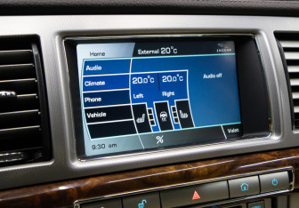 Подержанный автомобиль Jaguar XF Sedan 2008 года (19 фото)