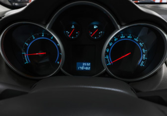 Подержанный автомобиль Chevrolet Cruze Sedan 2010 года (10 фото)