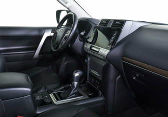Подержанный автомобиль Toyota Land Cruiser Prado 2022 года (9 фото)