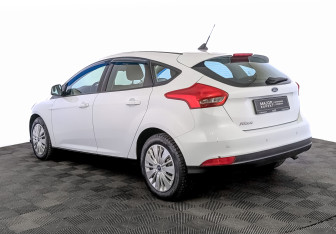 Подержанный автомобиль Ford Focus Hatchback 2018 года (7 фото)