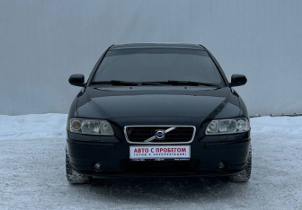 Подержанный автомобиль Volvo S60 2008 года (2 фото)