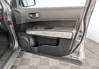 Подержанный автомобиль Nissan X-Trail 2013 года (25 фото)