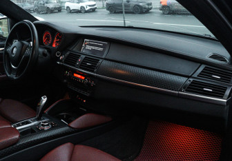 Подержанный автомобиль BMW X6 2010 года (9 фото)