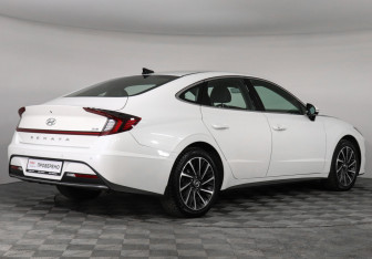 Подержанный автомобиль Hyundai Sonata 2020 года (5 фото)