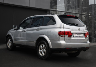 Подержанный автомобиль SsangYong Kyron 2010 года (7 фото)